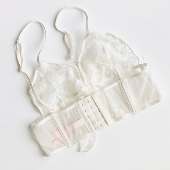 SMALL Victoria’s Secret white floral bralette - Picture 6 of 7